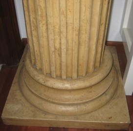 FUSTE-JONICO-DE-LA-FIRMA-OREJUDO-EN-ALABASTRO-MOLDEADO-110CM-ALTURA.jpg